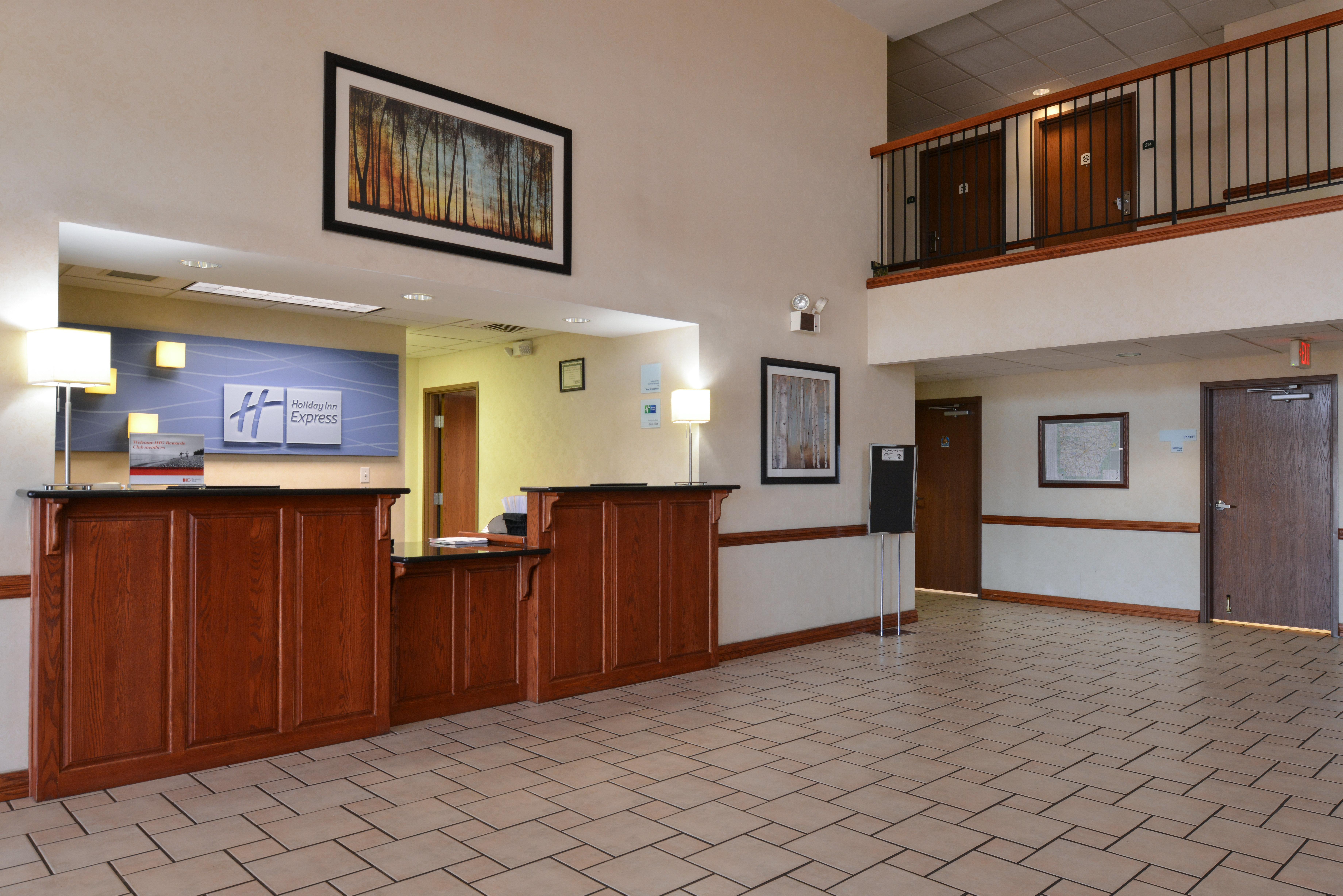 Holiday Inn Express Hotel & Suites Harrison Bagian luar foto