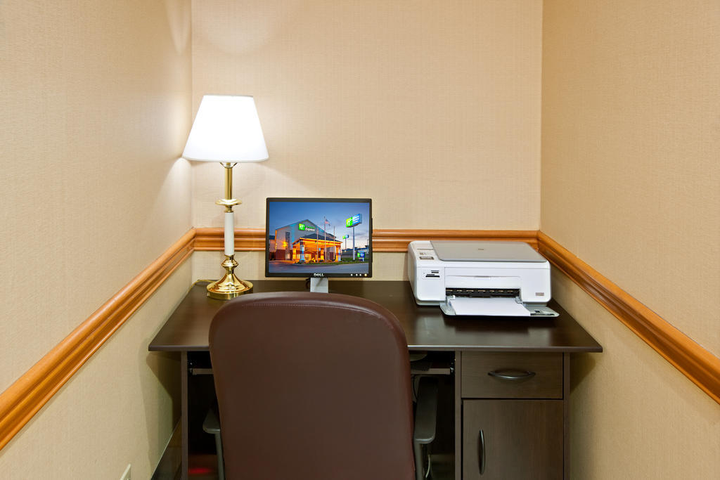 Holiday Inn Express Hotel & Suites Harrison Bagian luar foto