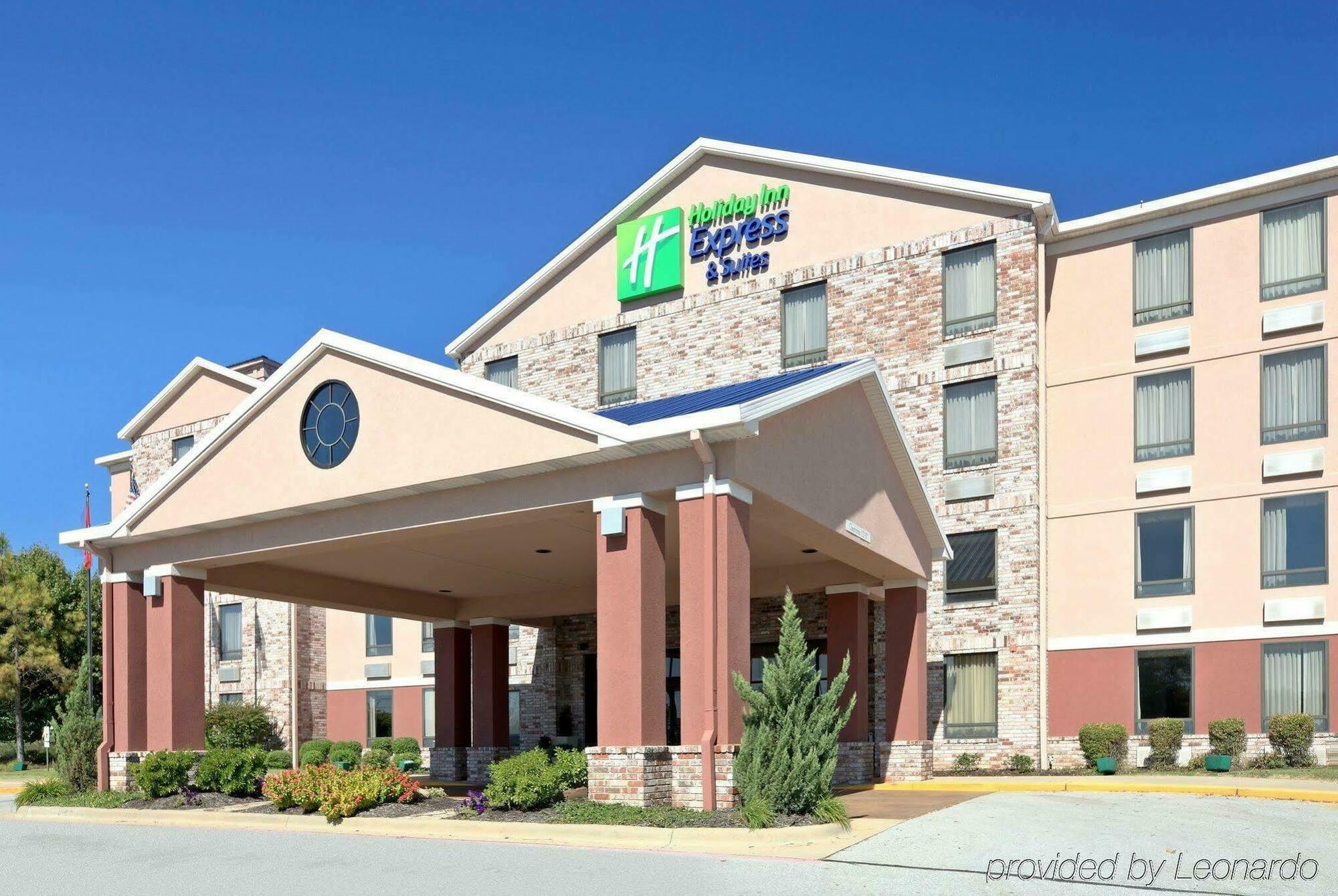 Holiday Inn Express Hotel & Suites Harrison Bagian luar foto